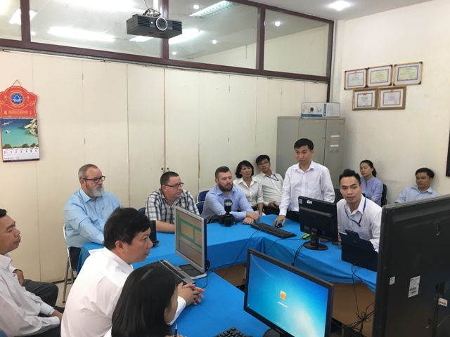 Đo&agrave;n l&agrave;m việc tham quan Trung t&acirc;m DCC